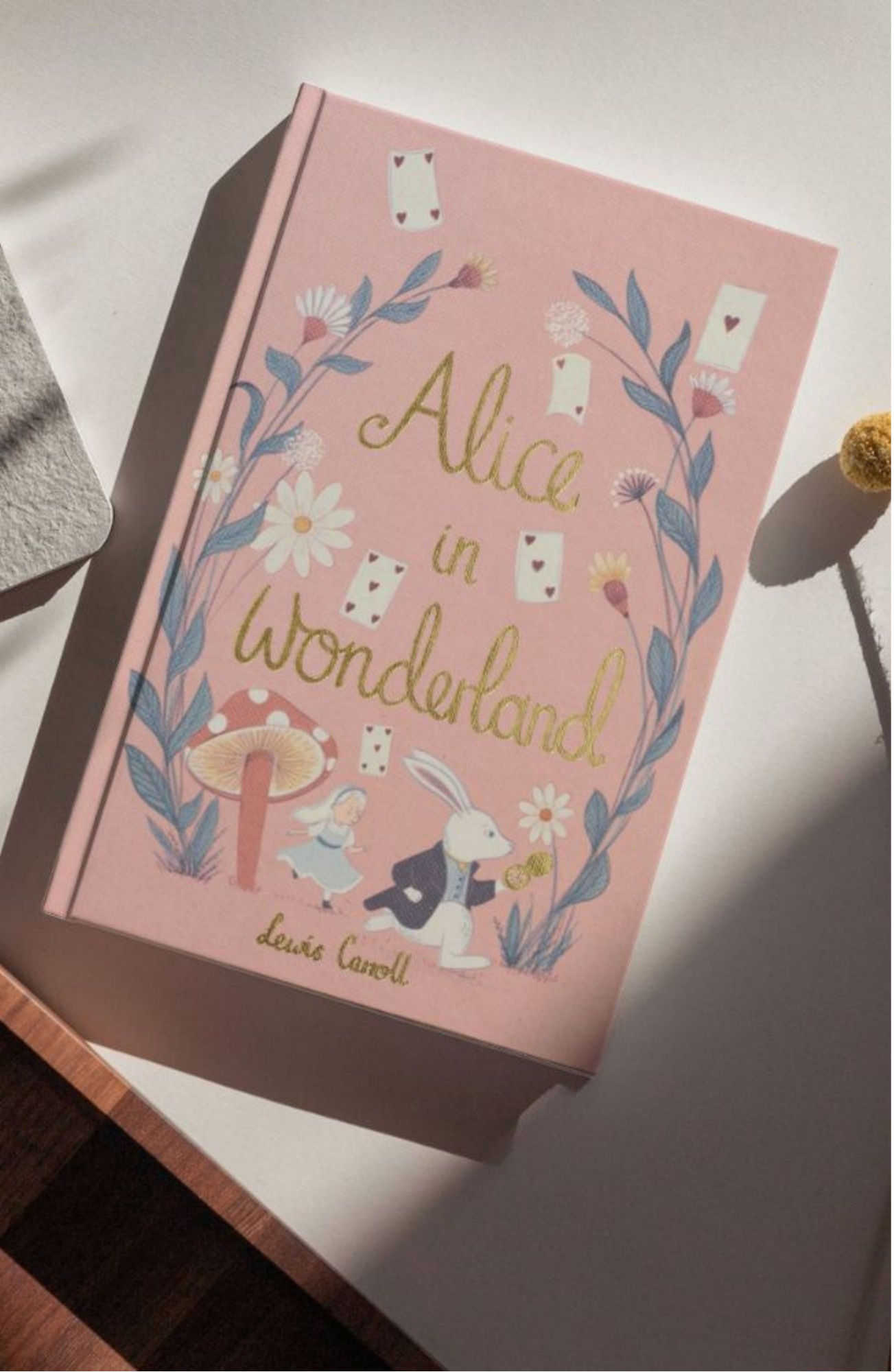 Classic Novels l Wordsworth Collectors Edition l Alice in Wonderland - Lewis Carroll, with the White Rabbit, Mad Hatter and the Queen of Hearts, Now Only £9.99