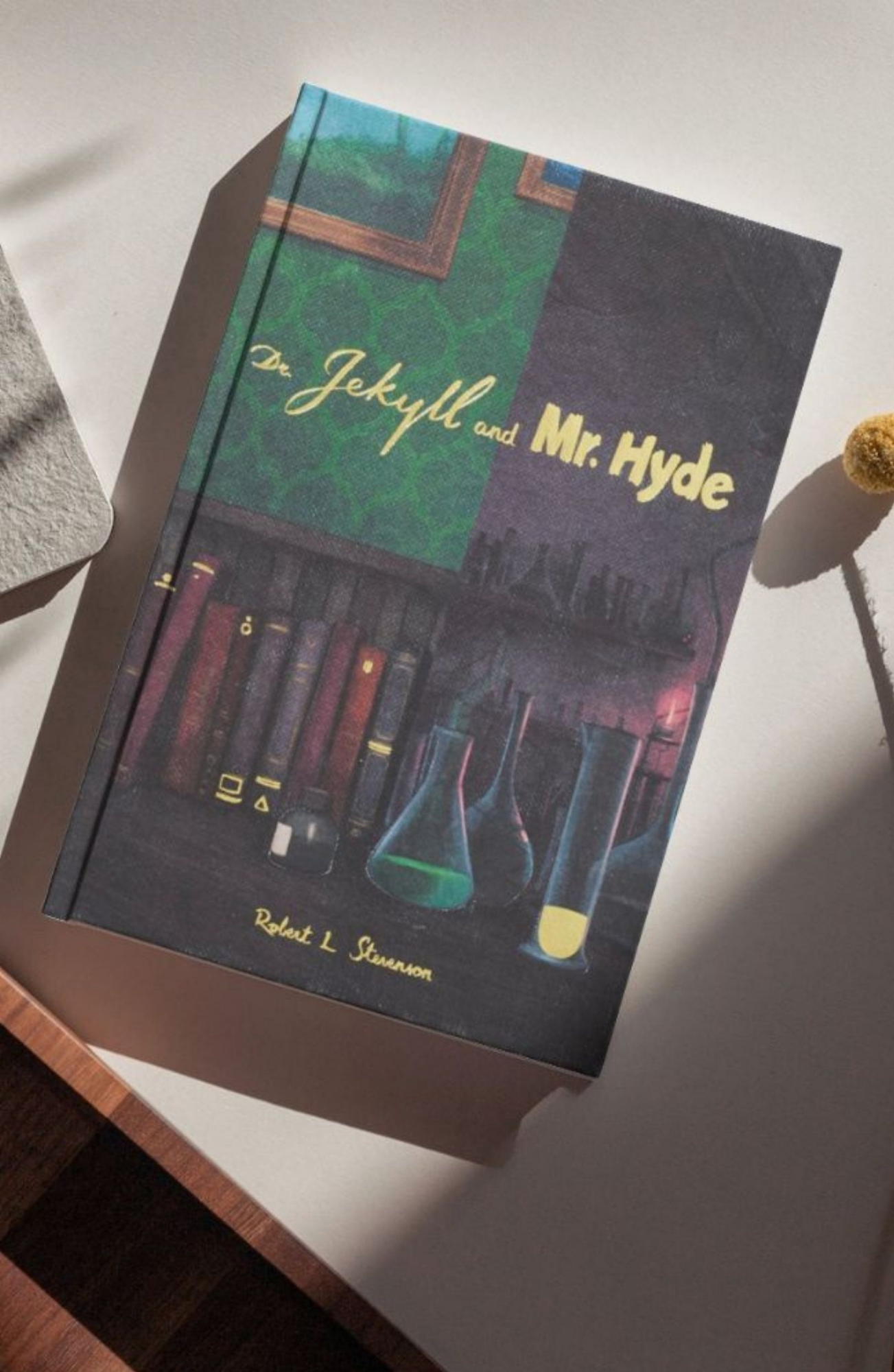 Classic Novels l Wordsworth Collectors Edition l Dr Jekyll & Mr Hyde - Robert Louis Stephenson, showing respectability and darkness. Now Only £9.99
